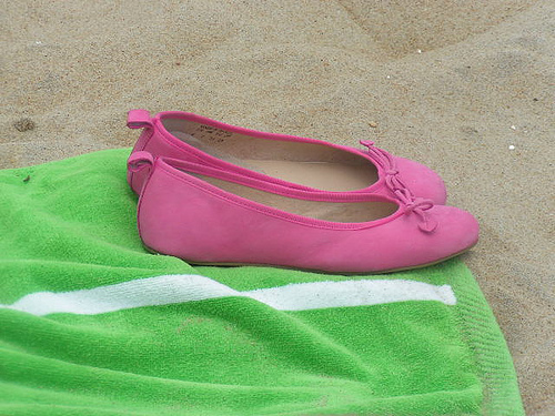 schoenen aan het strand